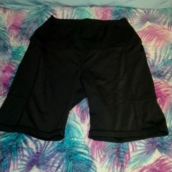 Women's workout shorts - Picture 1 of 2